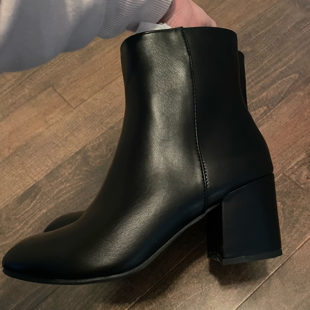 SO Rayven Black Chunky Heel Boots Size 9.5